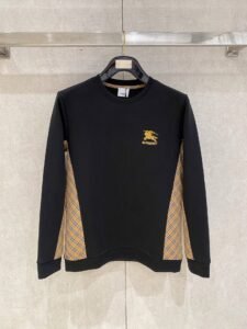 Burberry Equestrian Knight Emblem Crew Neck Sweatshirt, Unisex Black with Vintage Check Side Panels Oversized Long Sleeve Pullover Top