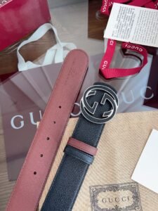 Gucci 354722 Reversible Belt for Men and Women, 004 Black/Burgundy, Cross-Grain Leather with Black & Silver Interlocking G Buckle, 3.5cm Width, Luxury Designer Belt