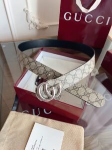 Gucci GG Supreme Reversible Belt for Men and Women, 001 Beige GG/Black Leather, Signature Monogram Canvas with Silver Interlocking G Buckle, 3.5cm Width, Luxury Designer Belt