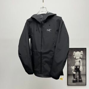 Arc'teryx Men's Waterproof Hardshell Windbreaker, Black, Gore-Tex® Technology, Lightweight Outdoor Hiking Jacket