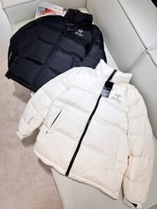 Arc'teryx Unisex 700 Fill Down Puffer Jacket, Black/Cream, Water-Resistant Winter Coat