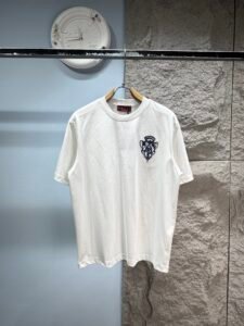 Gucci Unisex Vintage Shield Crest Embroidery Oversized T-Shirt, White, Luxury Daily Casual Short Sleeve Top